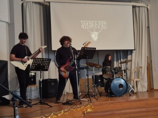 Ροκ Μουσική